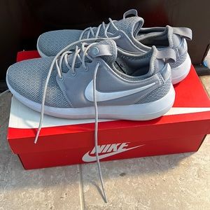 GREY NIKE ROSHE TWO SIZE 8.5